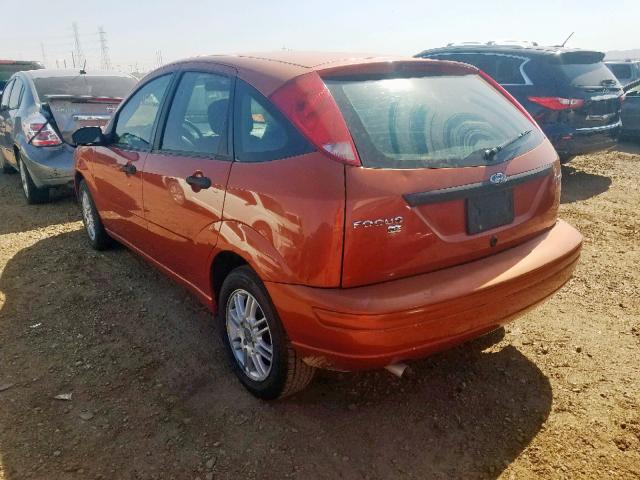 3FAFP37N95R124712 - 2005 FORD FOCUS ZX5 ORANGE photo 3