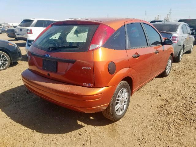 3FAFP37N95R124712 - 2005 FORD FOCUS ZX5 ORANGE photo 4