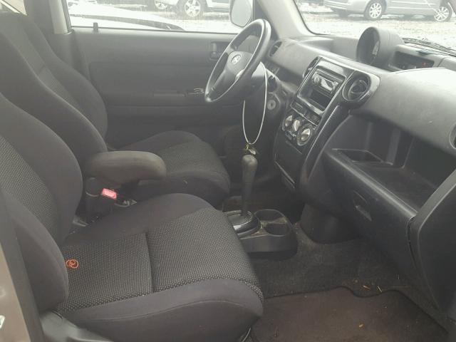 JTLKT324354028140 - 2005 TOYOTA SCION XB Бежевый фото 5