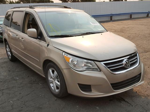 2V8HW34179R501092 - 2009 VOLKSWAGEN ROUTAN SE GOLD photo 1