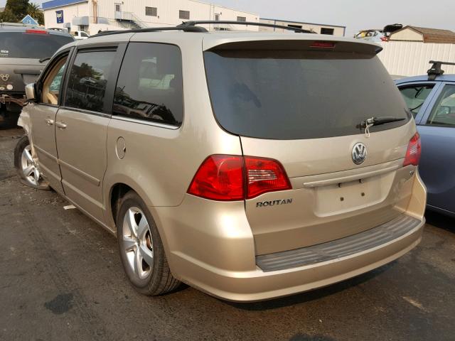 2V8HW34179R501092 - 2009 VOLKSWAGEN ROUTAN SE GOLD photo 3