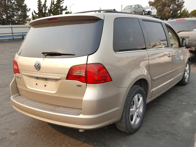 2V8HW34179R501092 - 2009 VOLKSWAGEN ROUTAN SE GOLD photo 4