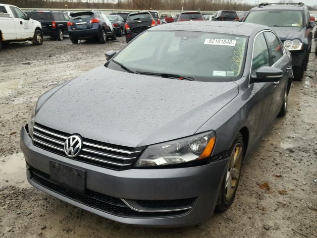 1VWBP7A3XDC101909 - 2013 VOLKSWAGEN PASSAT SE GRAY photo 2