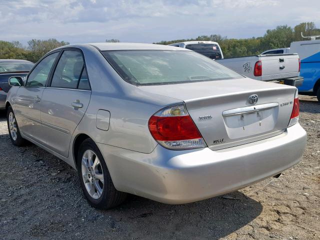 4T1BE30KX5U568118 - 2005 TOYOTA CAMRY LE SILVER photo 3