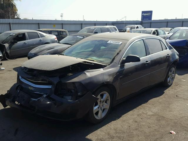 1G1ZB5EB0A4125950 - 2010 CHEVROLET MALIBU LS ნაცრისფერი ფოტო 2