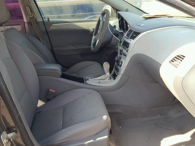 1G1ZB5EB0A4125950 - 2010 CHEVROLET MALIBU LS ნაცრისფერი ფოტო 5