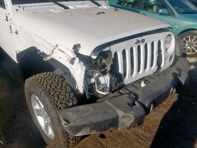 1C4BJWDG3JL835560 - 2018 JEEP WRANGLER U WHITE photo 9