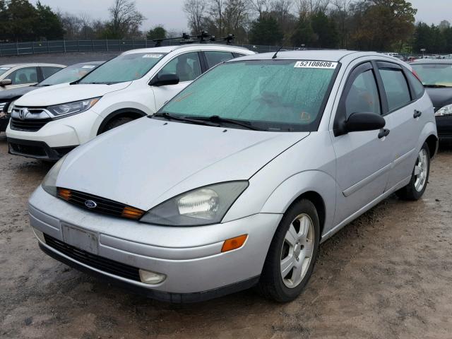 3FAFP373X3R137013 - 2003 FORD FOCUS ZX5 SILVER photo 2