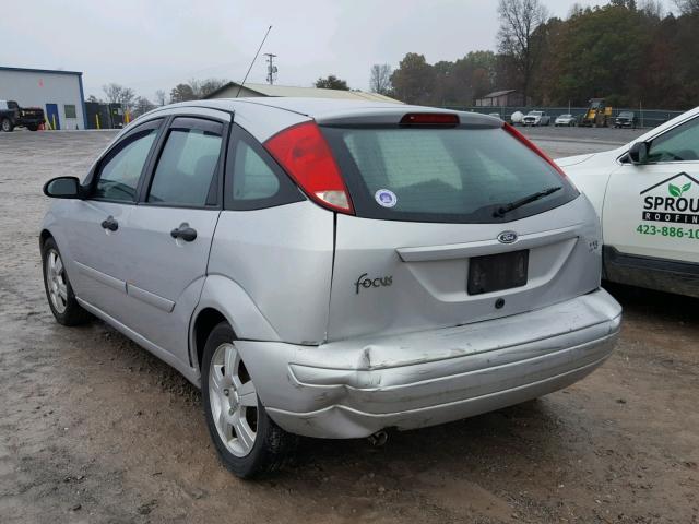 3FAFP373X3R137013 - 2003 FORD FOCUS ZX5 SILVER photo 3