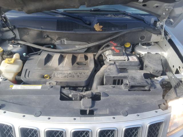 1J4NT1FB4BD236409 - 2011 JEEP COMPASS SP 银色 照片 7