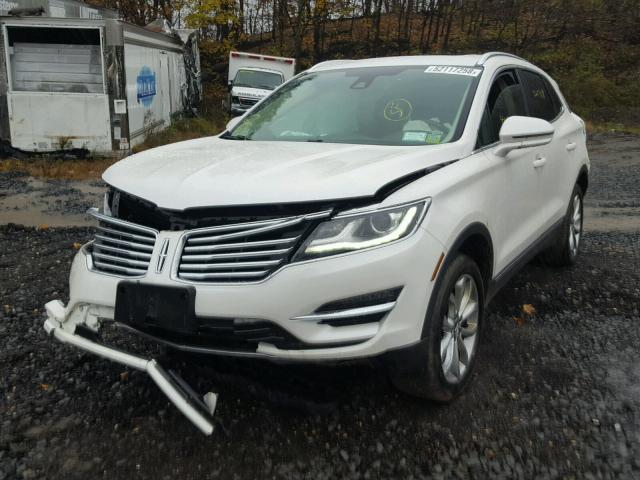 5LMCJ2D91HUL07401 - 2017 LINCOLN MKC SELECT WHITE photo 2