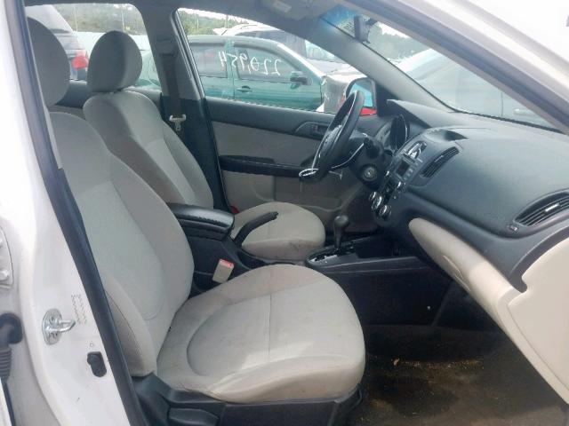 KNAFU4A26A5207421 - 2010 KIA FORTE EX WHITE photo 5