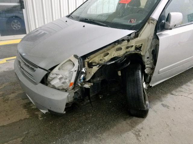 KNDMG4C31A6340783 - 2010 KIA SEDONA LX SILVER photo 9