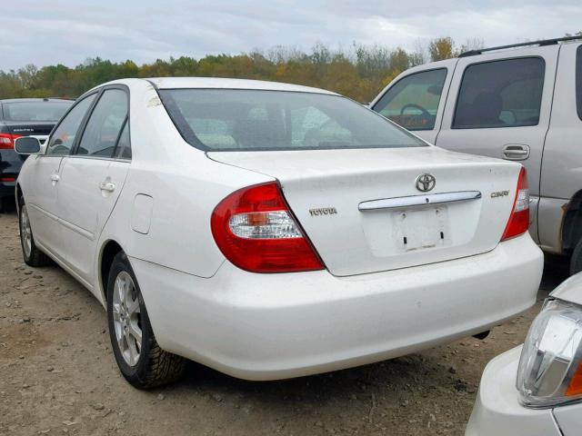 JTDBE32K440278545 - 2004 TOYOTA CAMRY LE WHITE photo 3