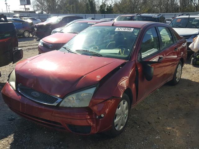 1FAFP34N85W137145 - 2005 FORD FOCUS ZX4 RED photo 2