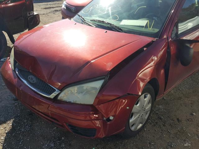 1FAFP34N85W137145 - 2005 FORD FOCUS ZX4 RED photo 9