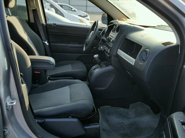 1C4NJCBAXFD313360 - 2015 JEEP COMPASS SP Gümüş foto 5