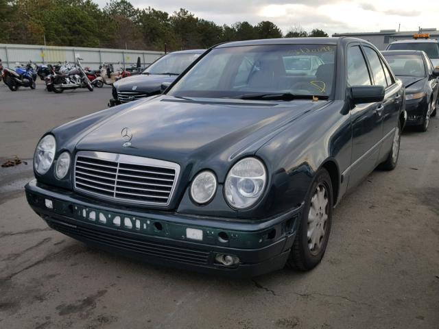 WDBJF25F0WA657328 - 1998 MERCEDES-BENZ E 300TD GREEN photo 2