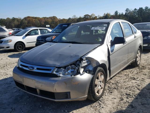 1FAHP34NX8W182746 - 2008 FORD FOCUS S/SE SILVER photo 2