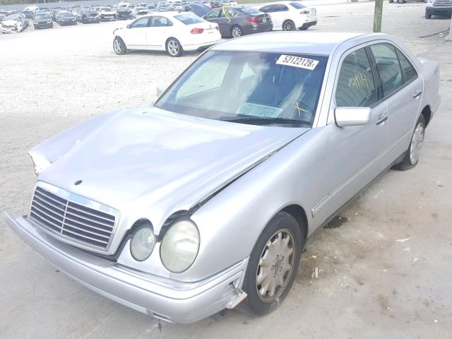 WDBJF65F4WA703301 - 1998 MERCEDES-BENZ E 320 SILVER photo 2