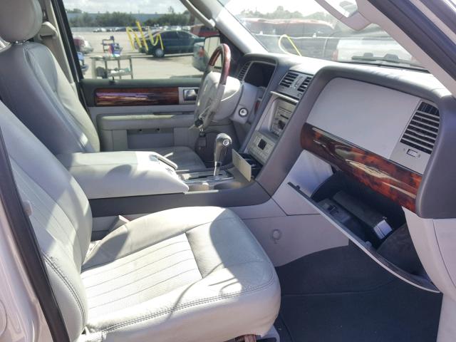 5LMFU27506LJ01485 - 2006 LINCOLN NAVIGATOR Ақ фото 5