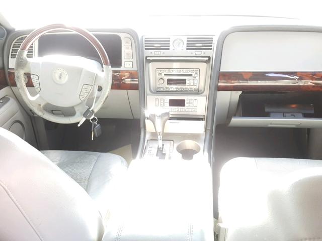 5LMFU27506LJ01485 - 2006 LINCOLN NAVIGATOR Ақ фото 9