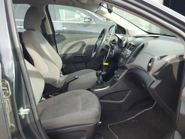 1G1JB6SH6C4204909 - 2012 CHEVROLET SONIC LS GRAY photo 5
