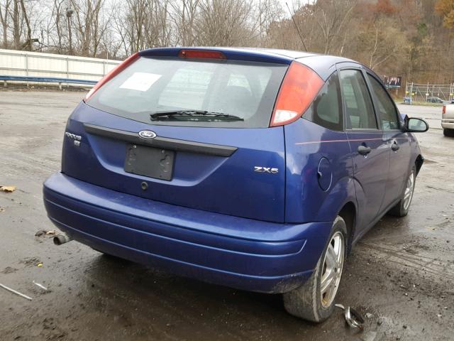 3FAFP37N05R108995 - 2005 FORD FOCUS ZX5 BLUE photo 4