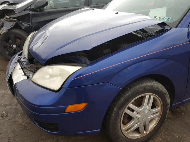 3FAFP37N05R108995 - 2005 FORD FOCUS ZX5 BLUE photo 9