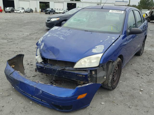 1FAFP34NX5W180126 - 2005 FORD FOCUS ZX4 BLUE photo 2