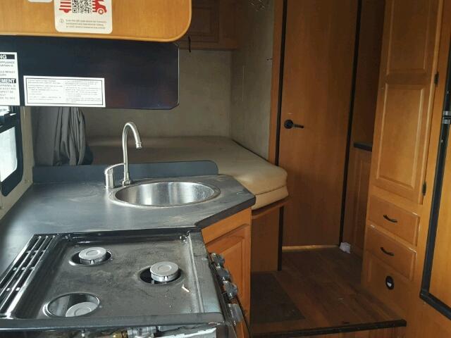 1FDWE3FL8DDA31912 - 2013 THOR MOTOR HOME WHITE photo 8