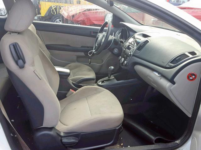 KNAFU6A25A5120198 - 2010 KIA FORTE EX WHITE photo 5