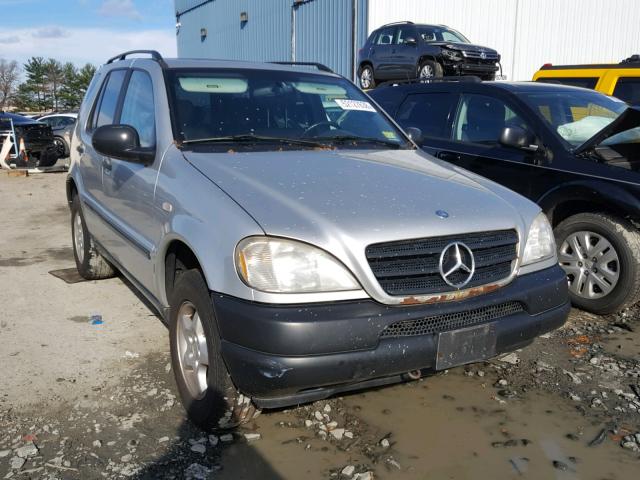 4JGAB54E3WA008917 - 1998 MERCEDES-BENZ ML 320 SILVER photo 1