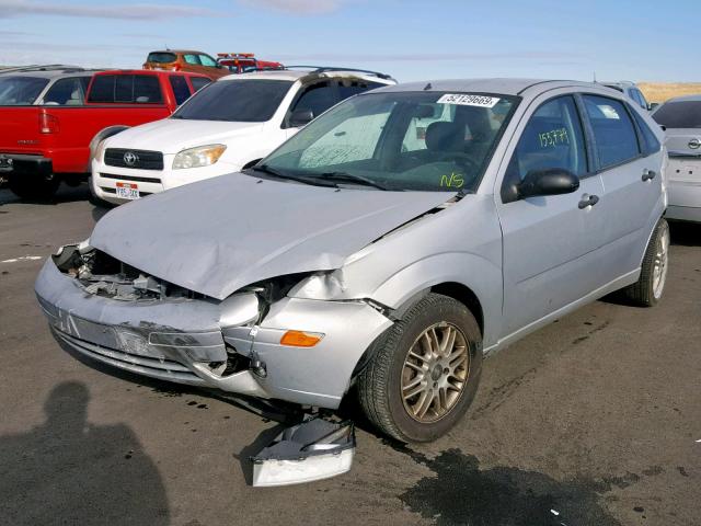 1FAFP34N77W237014 - 2007 FORD FOCUS ZX4 SILVER photo 2