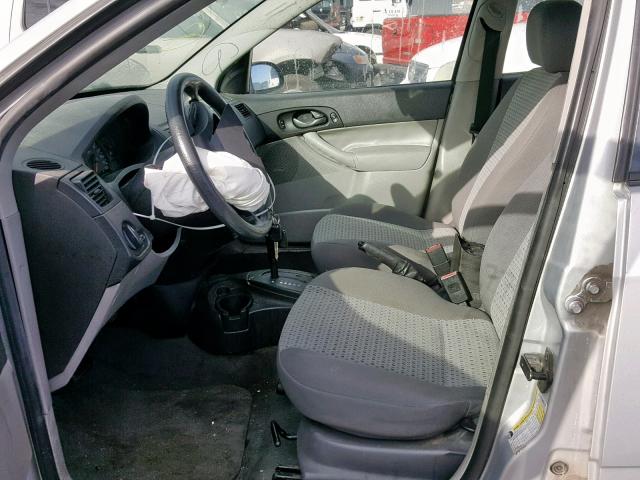 1FAFP34N77W237014 - 2007 FORD FOCUS ZX4 SILVER photo 5