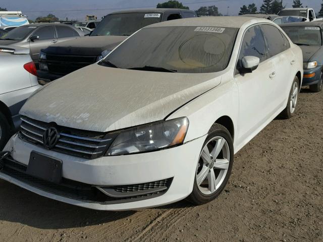 1VWBP7A33DC064413 - 2013 VOLKSWAGEN PASSAT SE WHITE photo 2