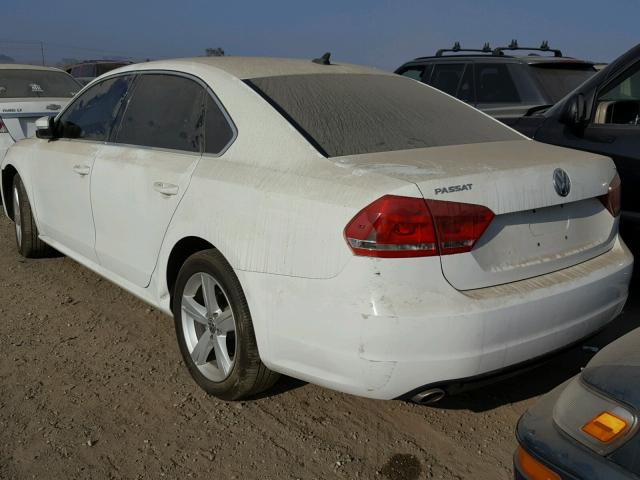 1VWBP7A33DC064413 - 2013 VOLKSWAGEN PASSAT SE WHITE photo 3