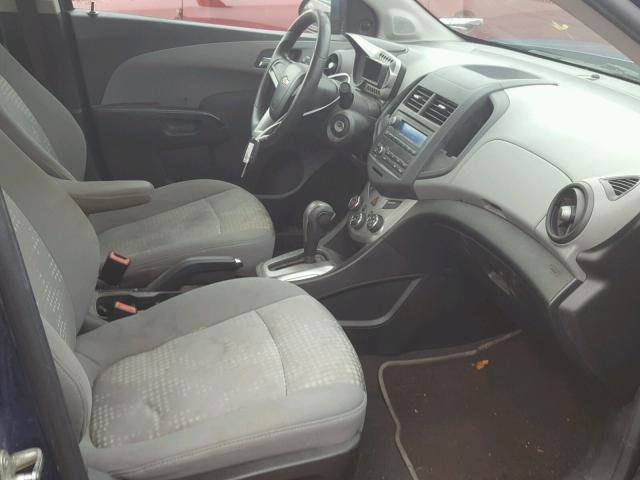 1G1JA5SH2D4159238 - 2013 CHEVROLET SONIC LS 蓝色 照片 5