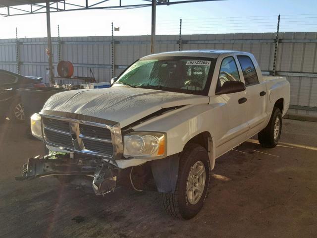 1D7HW48N56S502496 - 2006 DODGE DAKOTA QUA WHITE photo 2