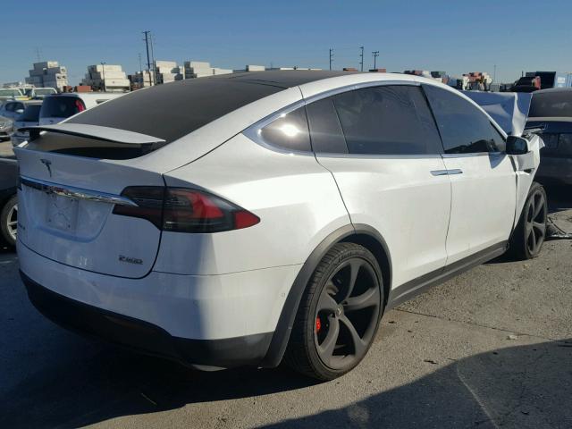 5YJXCBE4XGF011760 - 2016 TESLA MODEL X WHITE photo 4