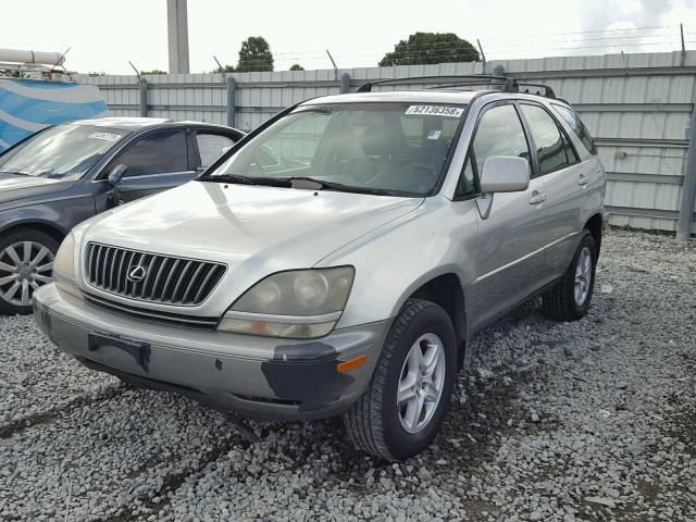 JT6HF10U1X0063572 - 1999 LEXUS RX 300 SILVER photo 2