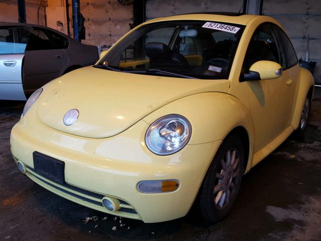 3VWCK31C65M416038 - 2005 VOLKSWAGEN NEW BEETLE YELLOW photo 2