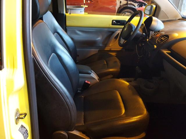 3VWCK31C65M416038 - 2005 VOLKSWAGEN NEW BEETLE YELLOW photo 5