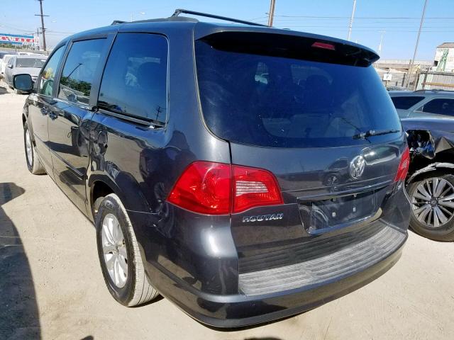 2C4RVABG4CR146131 - 2012 VOLKSWAGEN ROUTAN SE GRAY photo 3