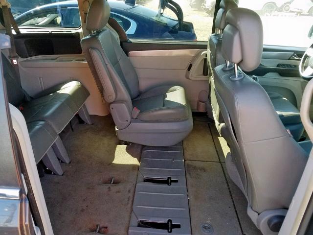 2C4RVABG4CR146131 - 2012 VOLKSWAGEN ROUTAN SE GRAY photo 6