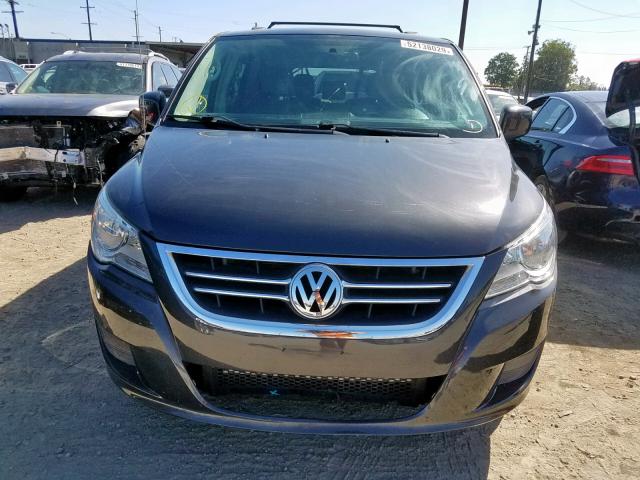 2C4RVABG4CR146131 - 2012 VOLKSWAGEN ROUTAN SE GRAY photo 9