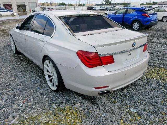 WBAKA83519CY33682 - 2009 BMW 750 I WHITE photo 3