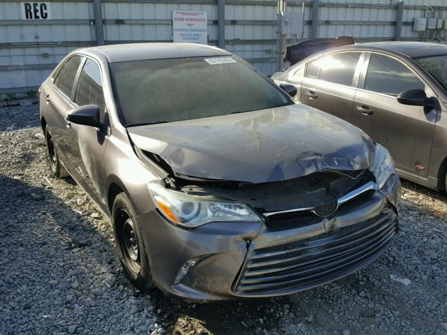 4T1BF1FK1FU900926 - 2015 TOYOTA CAMRY LE GRAY photo 1
