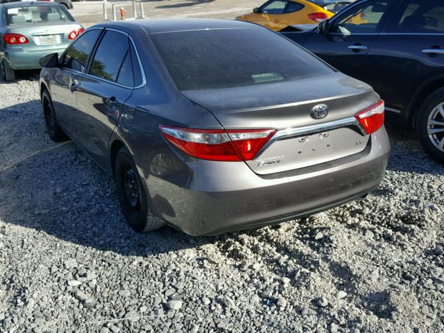 4T1BF1FK1FU900926 - 2015 TOYOTA CAMRY LE GRAY photo 3
