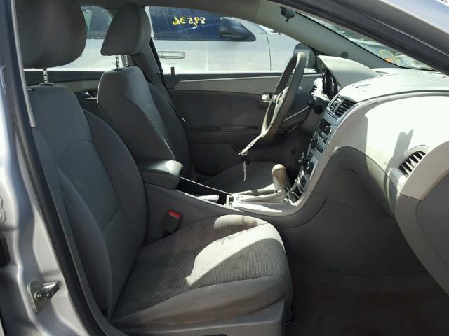 1G1ZA5E02AF255380 - 2010 CHEVROLET MALIBU LS Күміс фото 5